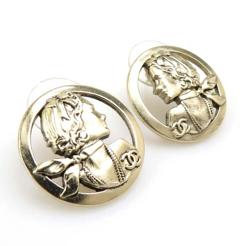 CHANEL Gold Earrings - Picture 4 of 10
